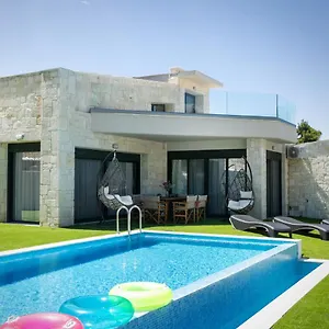 The Euphoria Club Luxury Vilă